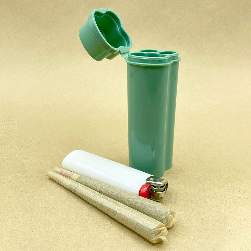 Ett enfackigt cigarettui med vikbar lock